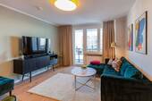 Wohnzimmer - Mitte at its Best: Löffelfertige 2-Zimmer-Wohnung mit Blick über Berlin