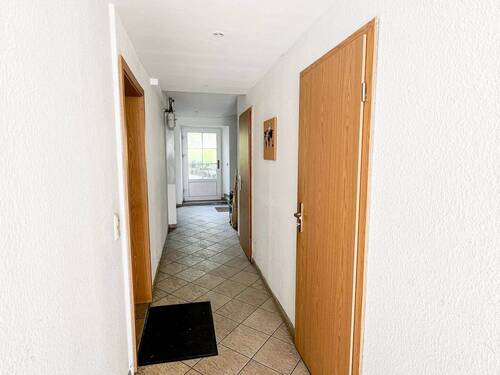 Flur - Mehrfamilienhaus, Wohnhaus in Roßwein zum Kaufen