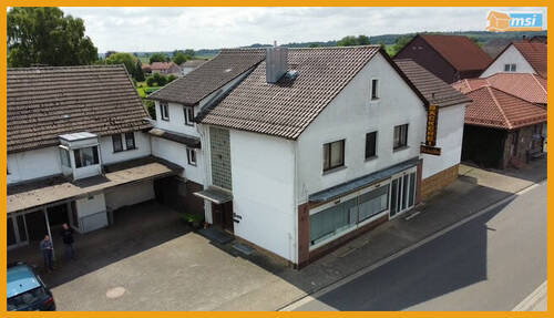 Straßenansicht - 8 Zimmer Mehrfamilienhaus, Wohnhaus zum Kaufen in Lauterbach