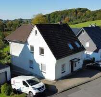 Freistehendes Zweifamilienhaus mit großem Grundstück in Kürten-Miebach