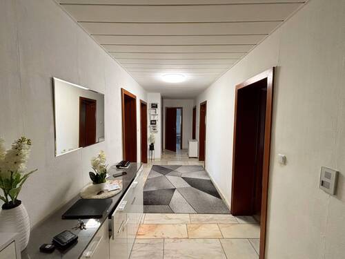 Flur - Etagenwohnung mit 101,00 m&sup2; in Leverkusen zum Kaufen