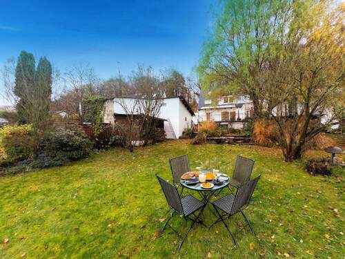 Ein großer Garten lädt ein.. - 