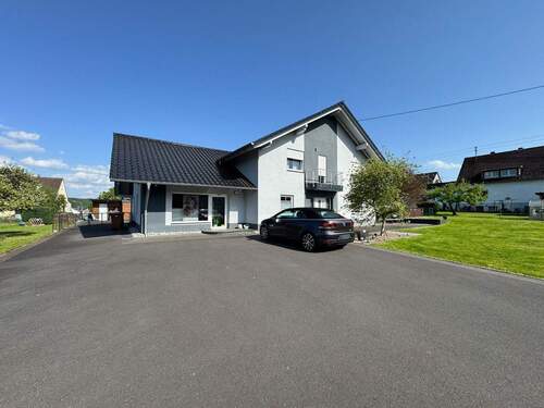 Zufahrt - 5 Zimmer Einfamilienhaus zum Kaufen in Fürthen