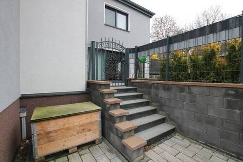 Weg in den Garten - 7 Zimmer Einfamilienhaus in Wetzlar