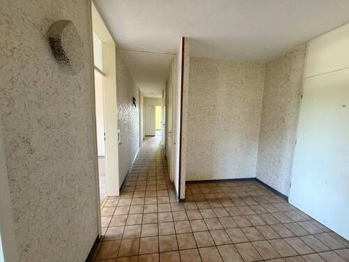 Eingangsbereich, Garderobe, Flur - 5 Zimmer Etagenwohnung in Leverkusen