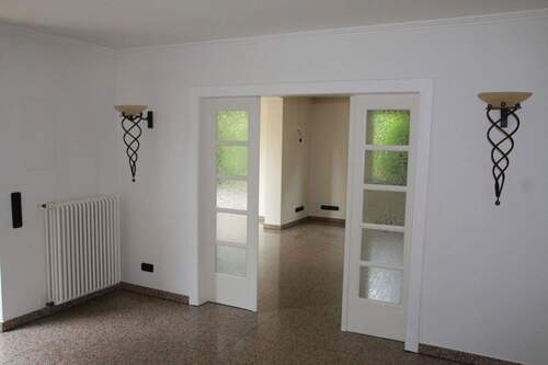 Esszimmer mit Blick zum WZ - Einfamilienhaus mit 194,00 m&sup2; in Ratingen zur Miete