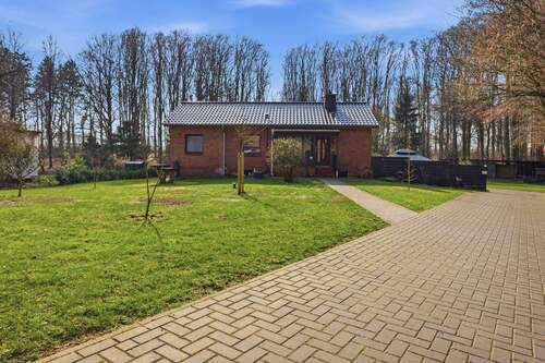 Blick von der Auffahrt zum Haus - 