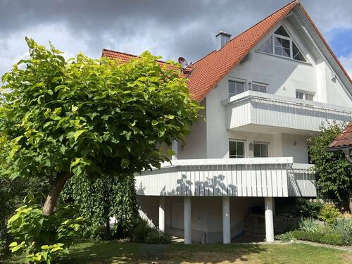 Hausansicht - Gepflegtes Mehrfamilienhaus mit Ausblick in ruhiger Hanglage -