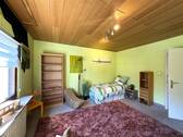 … helles Kinderzimmer - 