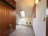 Treppe rauf, Garderobe ... - 