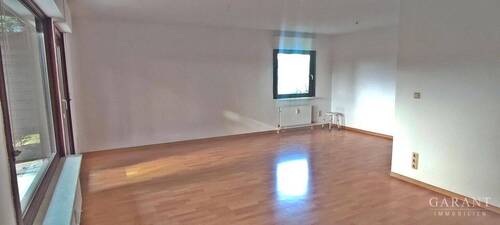 Wohnzimmer mit Essecke - 4 Zimmer Etagenwohnung in Sinsheim