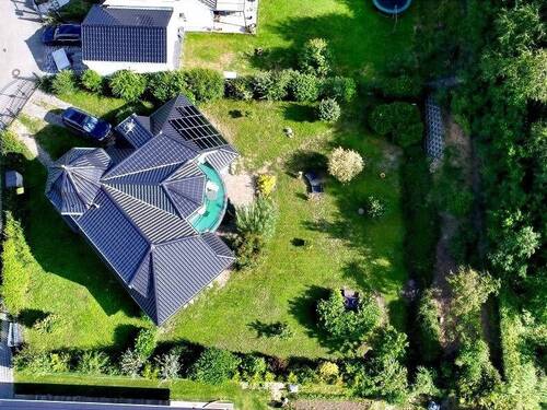 Ihr neues Anwesen von oben - Zeitlos schön: Einfamilienhaus mit Gartenidylle und Eleganz