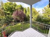 Ausblick in den Garten - Etagenwohnung mit 127,00 m² in Rosenheim zum Kaufen