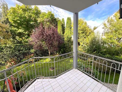 Ausblick in den Garten - Etagenwohnung mit 127,00 m² in Rosenheim zum Kaufen