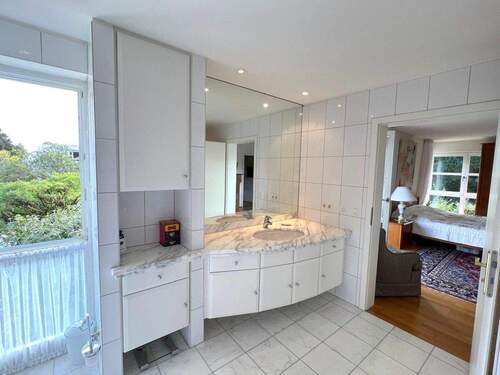 Ensuite-Bad mit Schlafzimmer - 