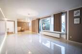 Wohnzimmer - 6 Zimmer Bungalow zum Kaufen in Dittelbrunn