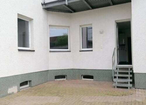 Terrasse mit Ausgang von Küche her - 