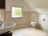 Badezimmer mit Fenster - 