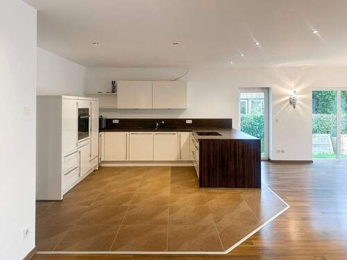 Hochwertige Einbauküche - 6 Zimmer Einfamilienhaus zum Kaufen in Leipzig