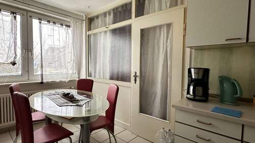  Küche mit Glaswand zum Wohnzimmer - 