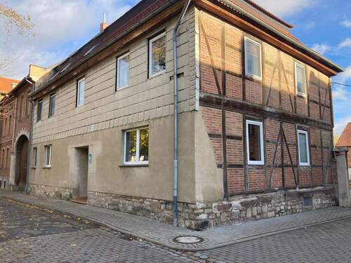 Giebelseite Wohnhaus - 1 Zimmer Mehrfamilienhaus, Wohnhaus zum Kaufen in Osterwieck