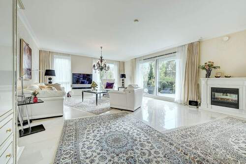 Wohnzimmer - 5 Zimmer Etagenwohnung zum Kaufen in Düsseldorf / Himmelgeist