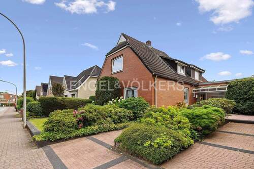 Außenansicht MFH - 9 Zimmer Einfamilienhaus zum Kaufen in Norderstedt