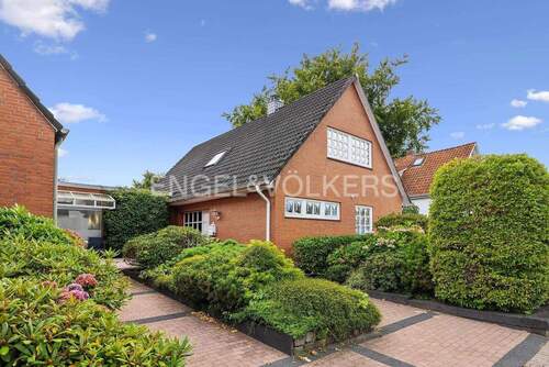 Außenansicht EFH - 9 Zimmer Einfamilienhaus in Norderstedt