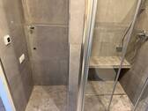 Duschbad mit Waschmaschinenanschluss - 
