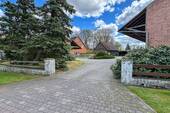 Einfahrt - 9 Zimmer Mehrfamilienhaus, Wohnhaus in Suderburg / Hösseringen