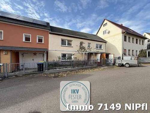 Ansicht Straßenzug - 6 Zimmer Doppelhaushälfte zum Kaufen in Borna