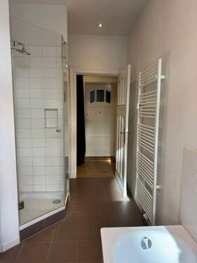 Blick aus Bad in Flur - 