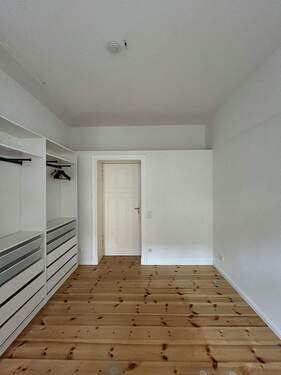Zimmer 2 u. Kleiderschrank - 