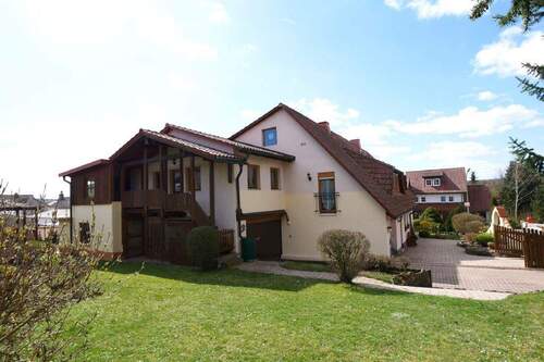 Bild1 - Zweifamilienhaus mit herrlichem Garten in Seßlach