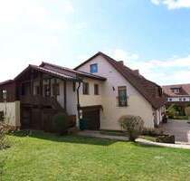 Zweifamilienhaus mit herrlichem Garten in Seßlach