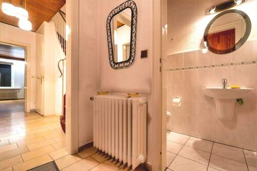 Eingang, Gäste-WC - Reihenmittelhaus mit 110,60 m&sup2; in Hamburg zum Kaufen