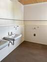 großes Badezimmer - 