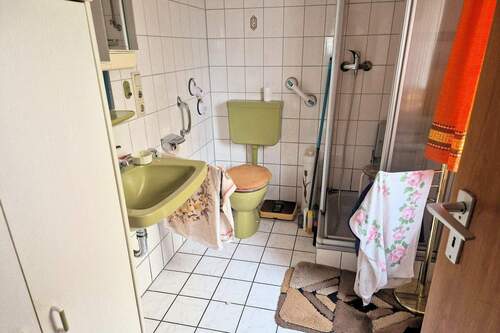 Badezimmer mit Dusche - 