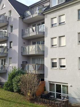 Aussenbild mit Balkon.jpg - Mietwohnung in Werdau - Wohnen und Leben im Grünen