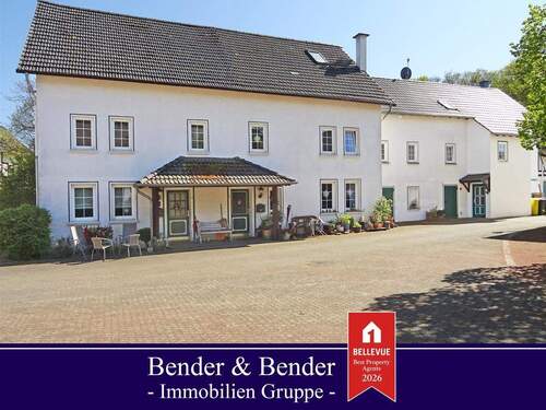 Vorderansicht - Exklusives, großzügiges Reihenhaus mit Traumgarten im Grünen zur Miete auf einem Gutshof!