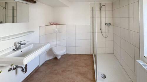 Kinderbad-Tageslichtbad mit Dusche OG - 