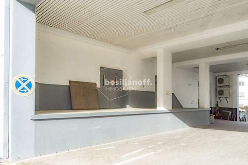 Lastenaufzug (2.200 kg) mit überdachter Lieferzone und Laderampe - 