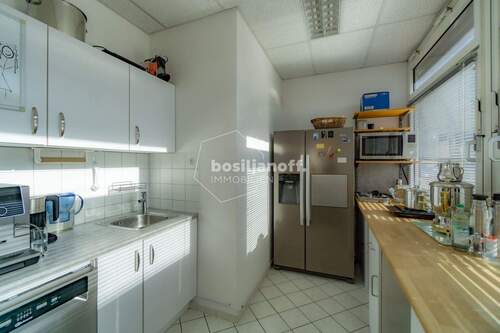 Küche mit Einbauküche - 