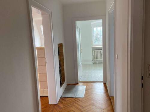 Flur - Etagenwohnung mit 71,00 m&sup2; in Forchheim zur Miete