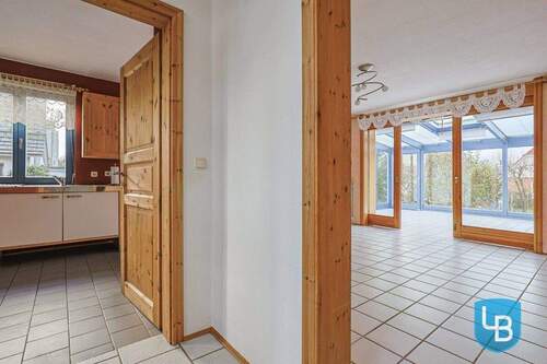 Blick ins Wohnzimmer - Einfamilienhaus mit 101,70 m&sup2; in Hutzfeld zum Kaufen