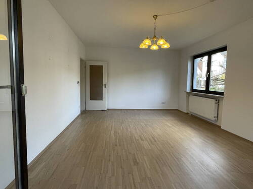 großes Wohnzimmer - 4 Zimmer Etagenwohnung in Bad Orb