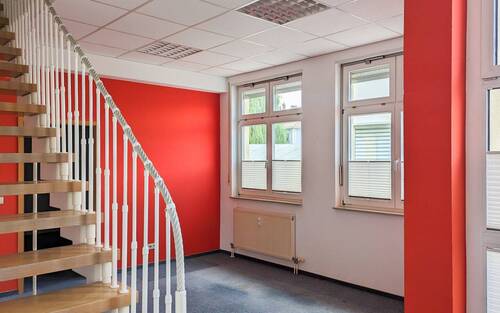 Flur und Treppe - 