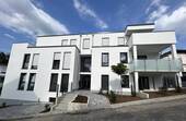 Haupteingang - Großzügige 4 Zimmer Wohnung mit Balkon in Bad Camberg-Erbach