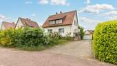Außenansicht 1 - Charmantes Einfamilienhaus mit großem Garten, Wintergarten und Garagen auf Erbpachtgrundstück