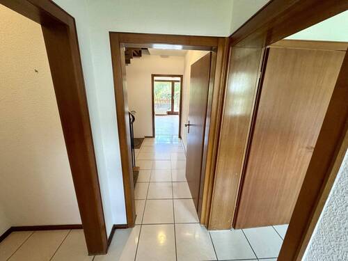 Flur - 4 Zimmer Doppelhaushälfte in Leverkusen